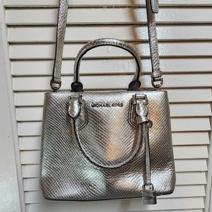 MICHAEL KORS. SILVER HANDBAG